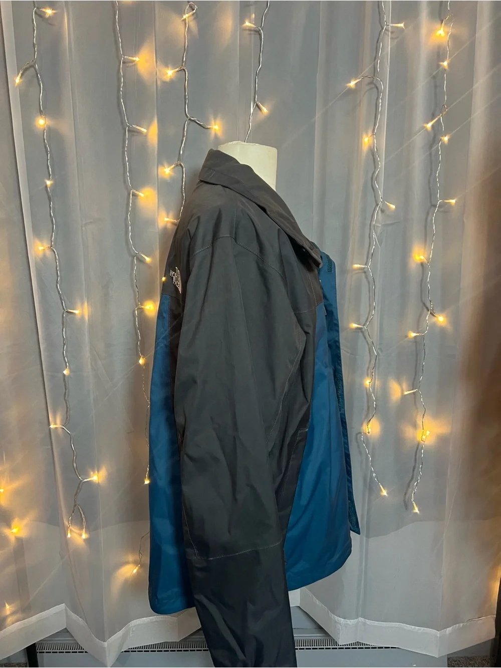 The North Face Men’s Hyvent Teal Blue and Black Rain Jacket size L